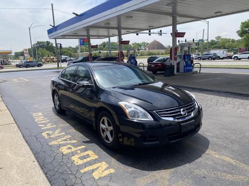 Black 2010 Nissan Altima S