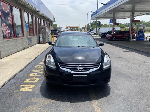 Black 2010 Nissan Altima S