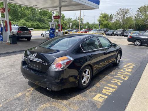 Black 2010 Nissan Altima S