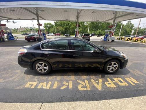 Black 2010 Nissan Altima S