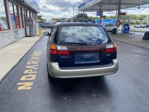 2004 Subaru Outback Base