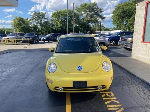 Yellow 2002 Volkswagen New Beetle GLS