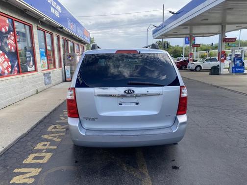 Silver 2006 Kia Sedona LX