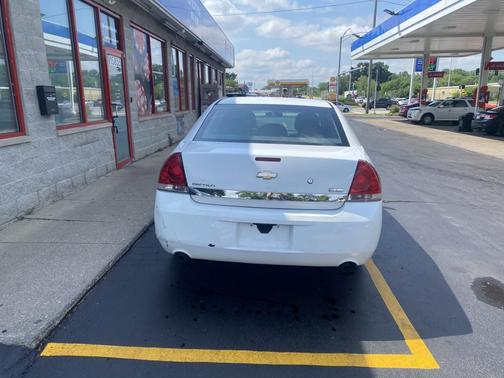 Summit White 2011 Chevrolet Impala Police