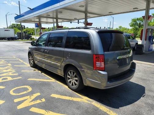 2009 Chrysler Town & Country Touring