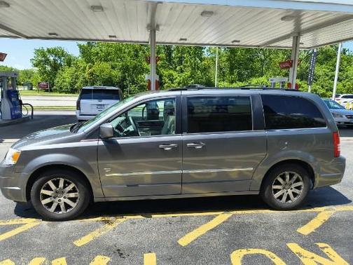 2009 Chrysler Town & Country Touring
