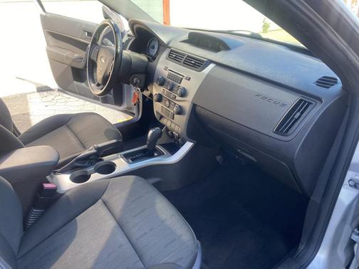 Silver 2010 Ford Focus SE