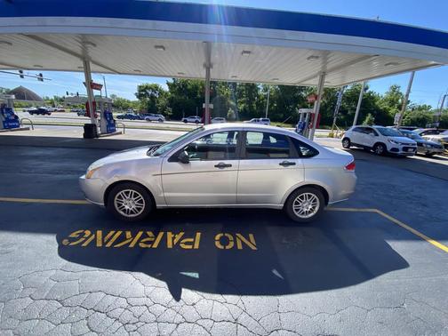 Silver 2010 Ford Focus SE