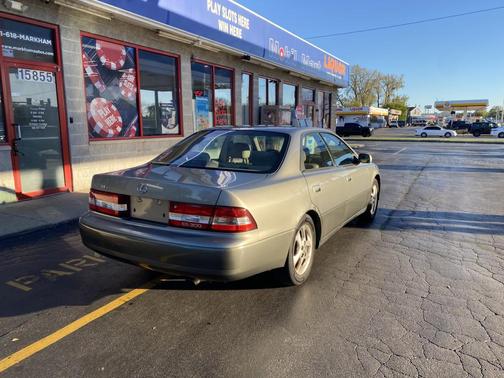 Gray 2001 Lexus ES 300 Base
