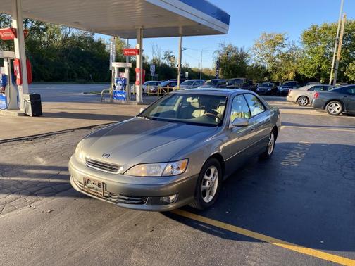 Gray 2001 Lexus ES 300 Base