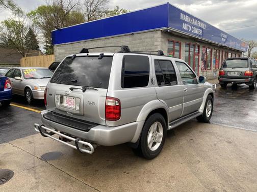 Silver 2003 INFINITI QX4 Luxury