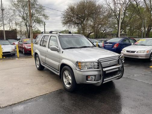 Silver 2003 INFINITI QX4 Luxury