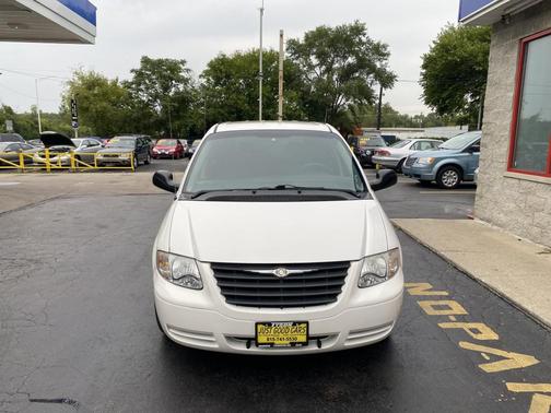 2007 Chrysler Town & Country Base