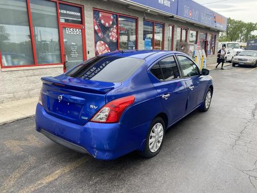 Blue 2015 Nissan Versa 1.6 SV