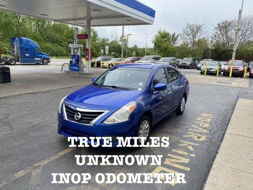 Blue 2015 Nissan Versa 1.6 SV