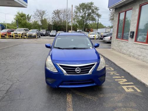 Blue 2015 Nissan Versa 1.6 SV