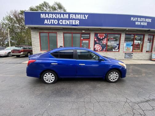 Blue 2015 Nissan Versa 1.6 SV