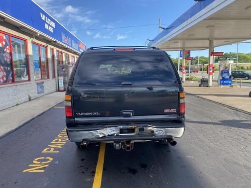 Black Onyx 2005 GMC Yukon XL 1500 SLE