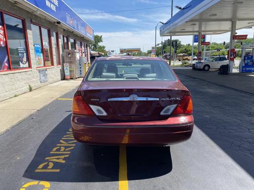 Vintage Red Pearl 2002 Toyota Avalon XL