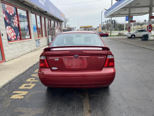 Sangria Red Clearcoat Metallic 2005 Ford Focus ZX4 S