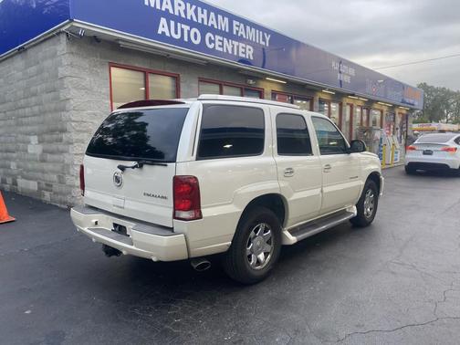 2004 Cadillac Escalade Base