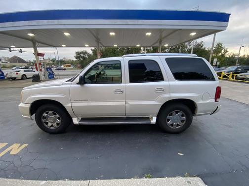 2004 Cadillac Escalade Base
