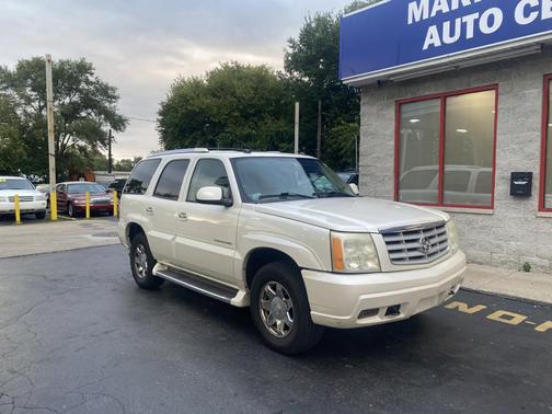 2004 Cadillac Escalade Base