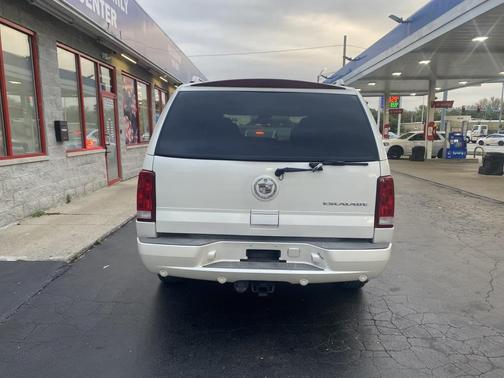 2004 Cadillac Escalade Base