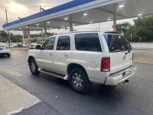2004 Cadillac Escalade Base