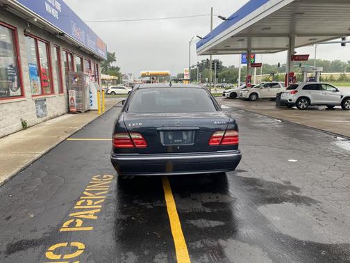 Black 2002 Mercedes-Benz E-Class E320