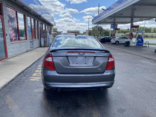 Gray 2010 Ford Fusion SE
