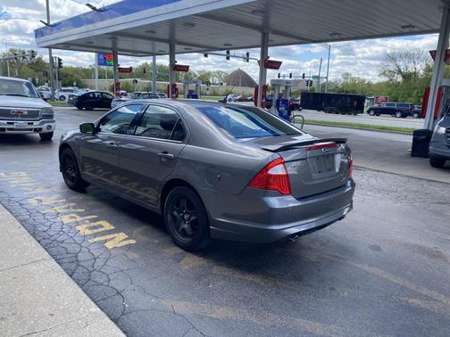 Gray 2010 Ford Fusion SE