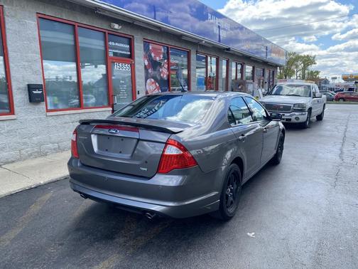 Gray 2010 Ford Fusion SE