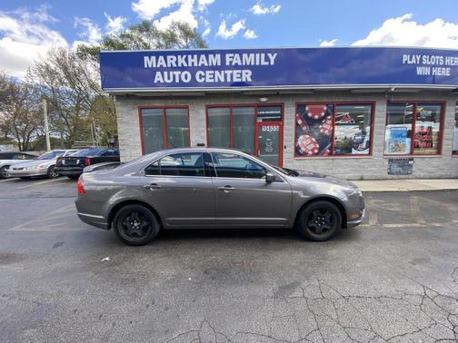 Gray 2010 Ford Fusion SE