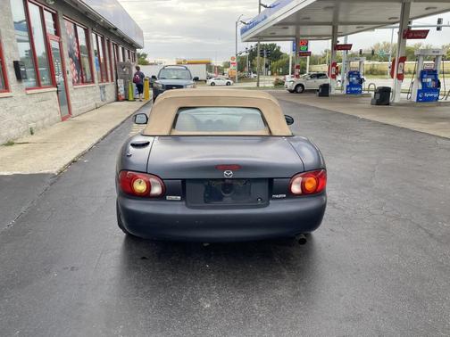 1999 Mazda MX-5 Miata Base