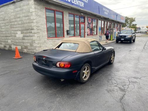 1999 Mazda MX-5 Miata Base
