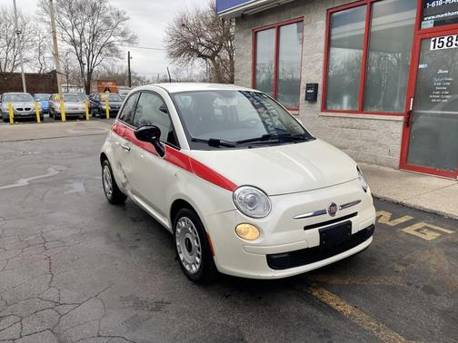 white 2013 FIAT 500 Pop