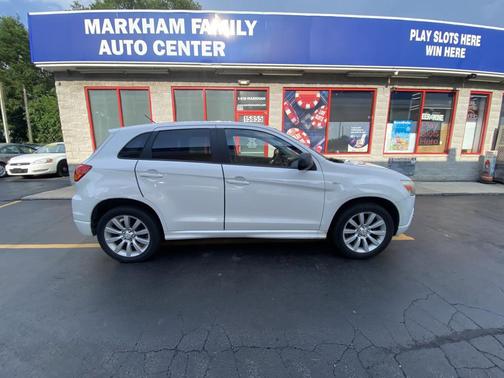 Diamond White Pearl 2011 Mitsubishi Outlander Sport SE