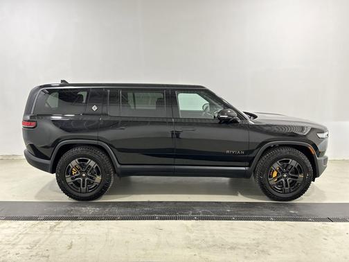 2025 Rivian R1S Ascend Tri Motor Max Pack