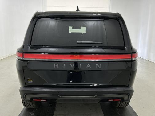 2025 Rivian R1S Ascend Tri Motor Max Pack
