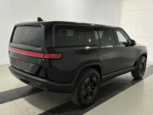 2025 Rivian R1S Ascend Tri Motor Max Pack