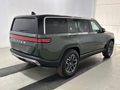 2024 Rivian R1S Adventure Quad Motor Large Pack