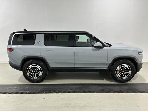 Limestone 2023 Rivian R1S Adventure
