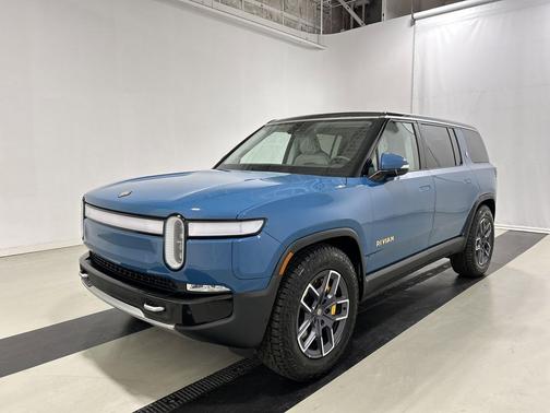 2024 Rivian R1S Adventure Package