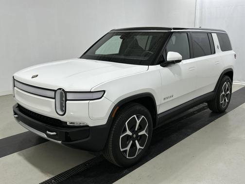 2024 Rivian R1S Adventure Package
