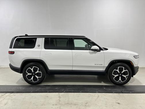 2024 Rivian R1S Adventure Package