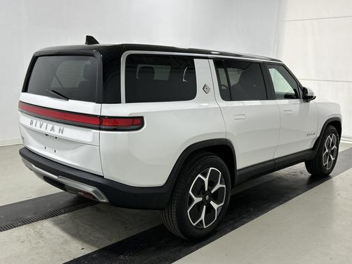 2024 Rivian R1S Adventure Package