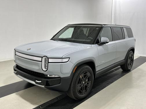 2024 Rivian R1S Adventure Package