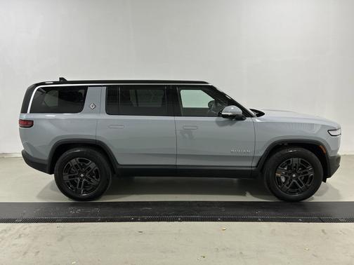 2024 Rivian R1S Adventure Package