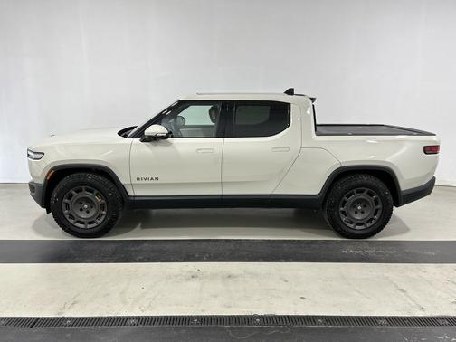 California Dune paint 2025 Rivian R1T Ascend trim